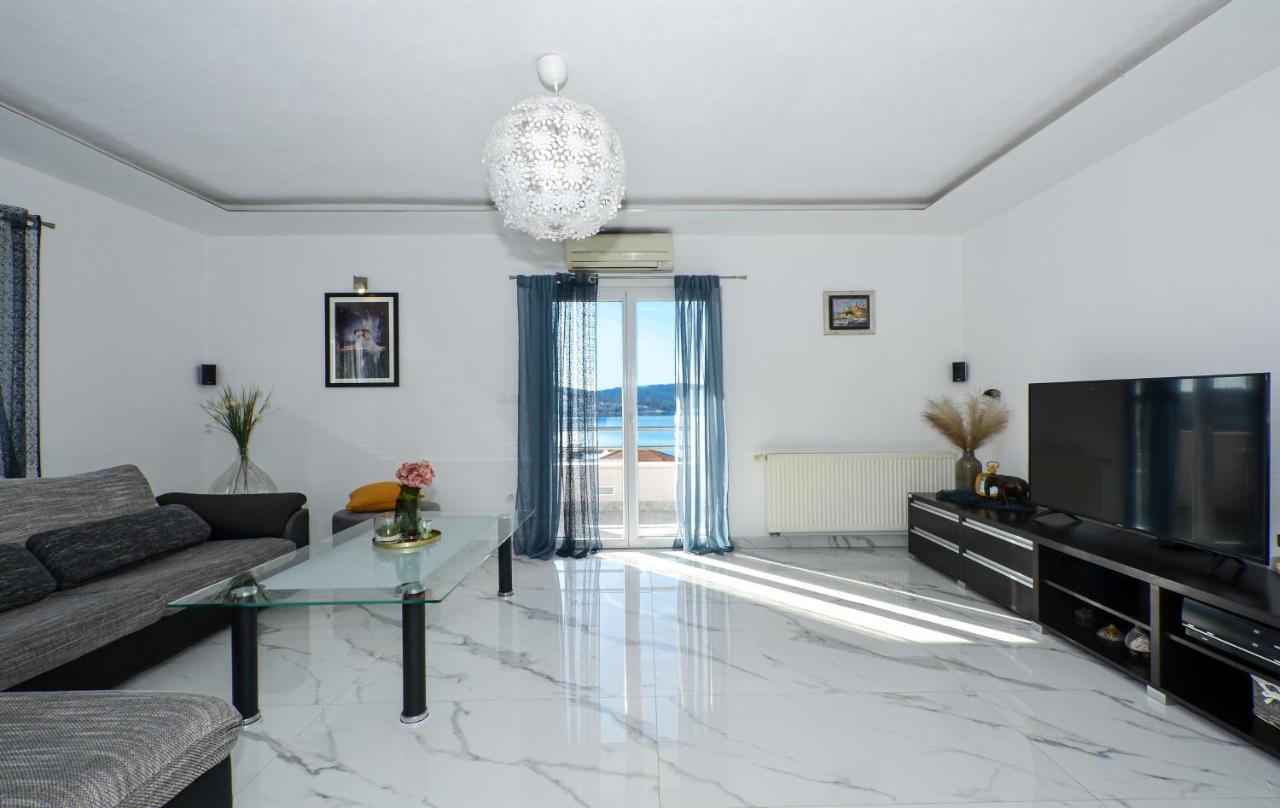 Copacabana Beach Apartments Trogir Exterior foto